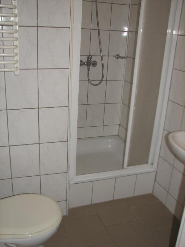 Twin Room image 4