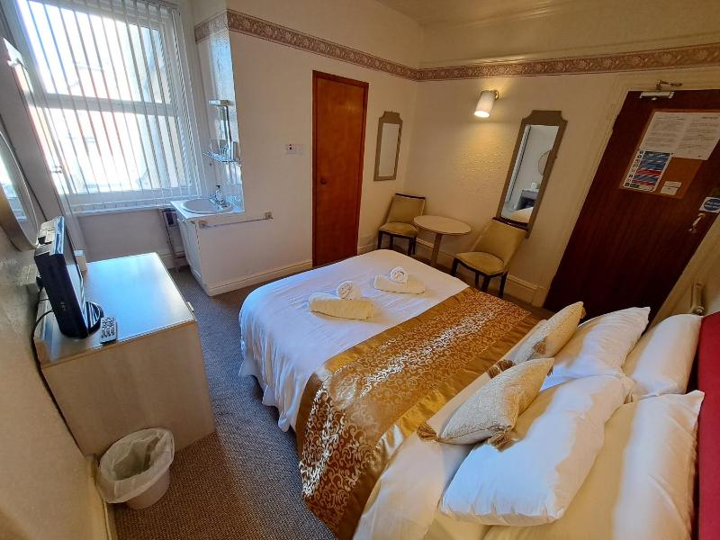 OYO Lily Hotel Blackpool - image 11
