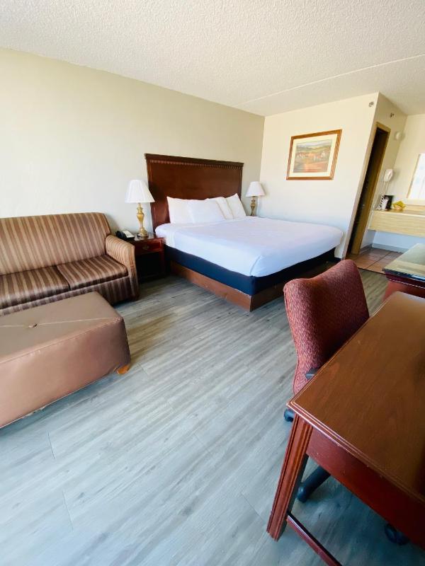 King Room - Non-Smoking image 4