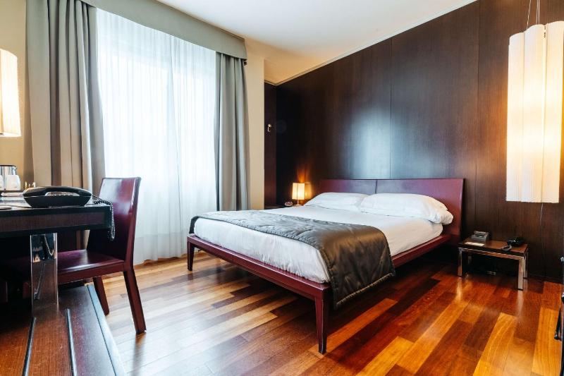 Executive Queen Room image 3