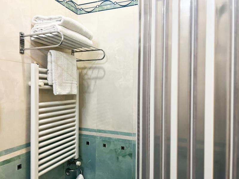 Quadruple Room with Balcony image 4