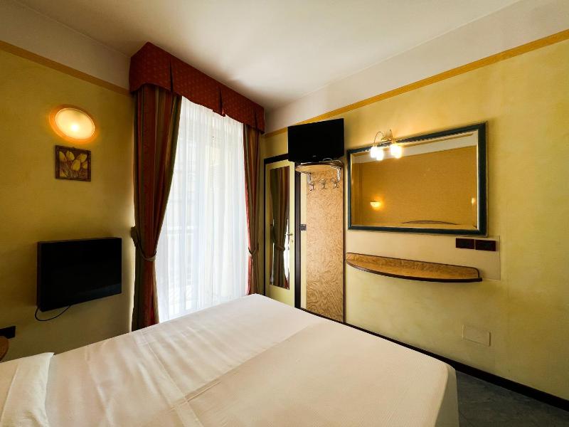 Double or Twin Room with Balcony image 4