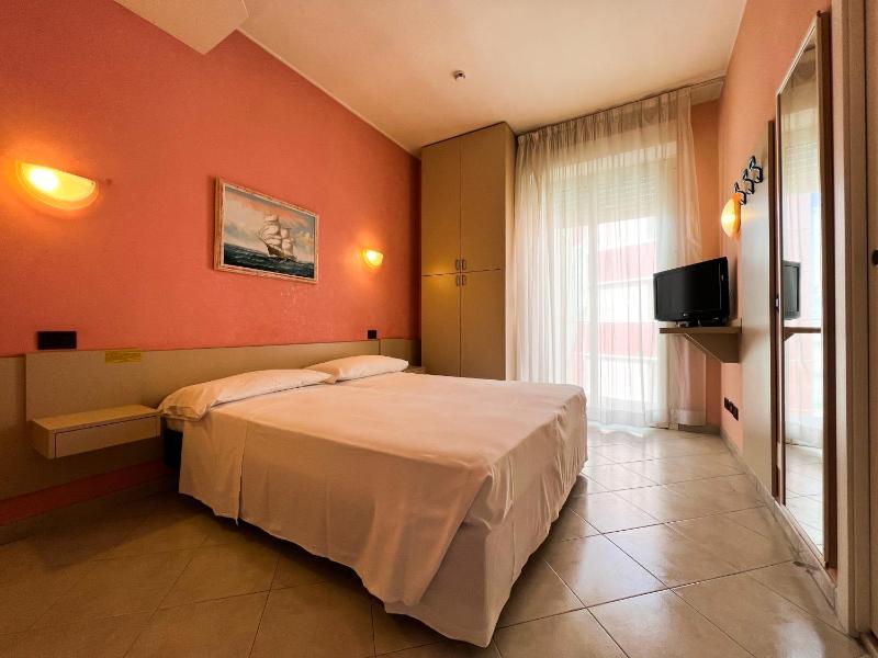 Double or Twin Room with Balcony image 2