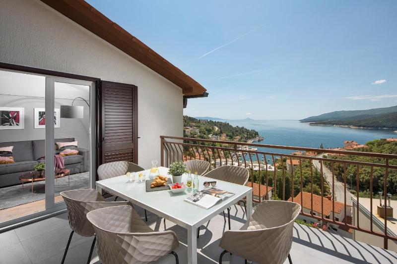 Two-Bedroom Apartment with Terrace and Sea View image 3