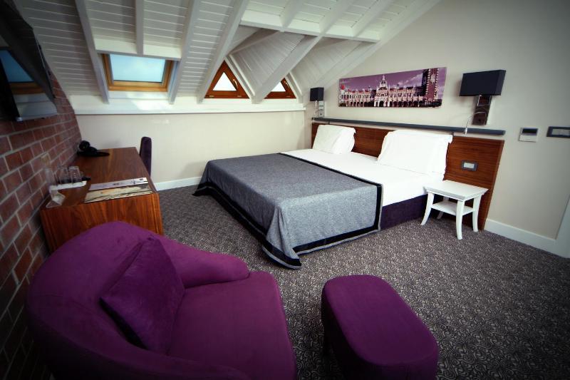 Roof Deluxe Room with Sea View image 4