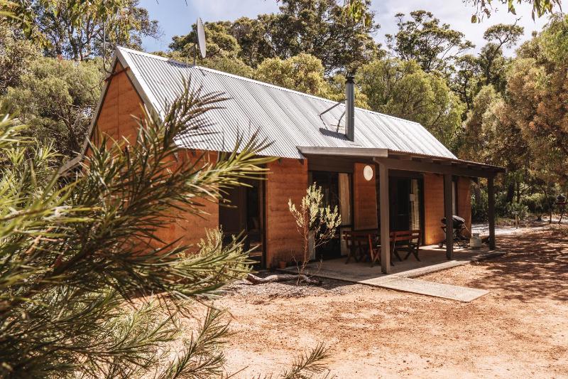 Bussells Bushland Cottages Images