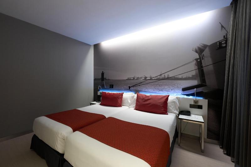 Double Room with Street View image 4