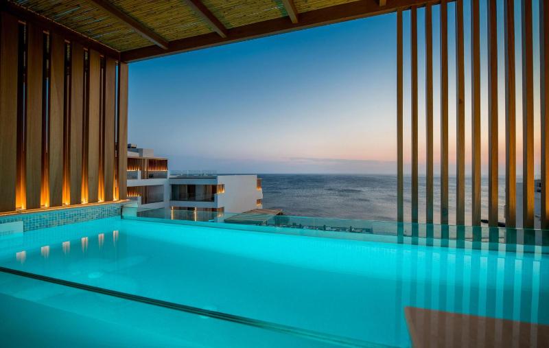 Dazzling Blue Plunge Pool image 4