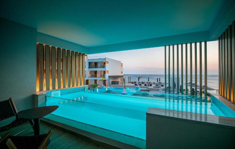Dazzling Blue Plunge Pool image 3