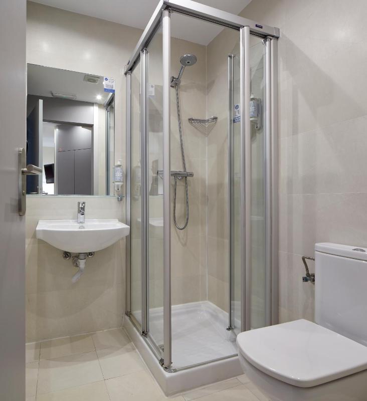 Interior Double or Twin Room image 3
