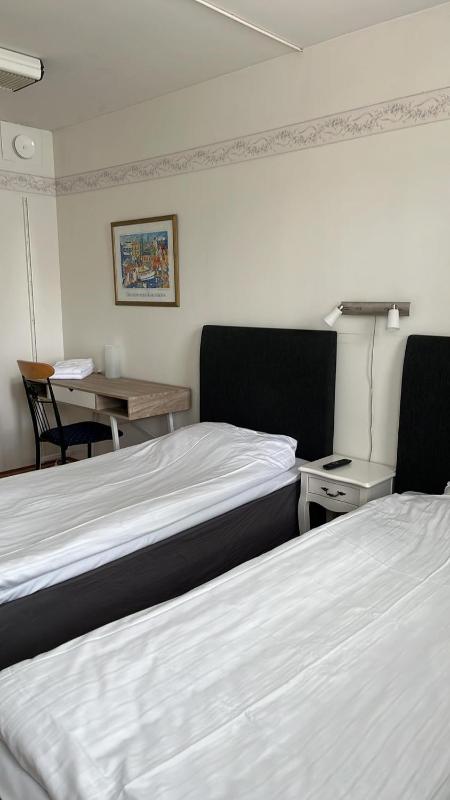 Twin Room with Shared Bathroom image 4