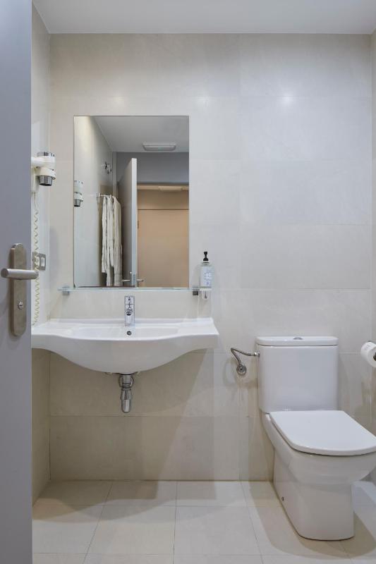 Double or Twin Room image 2