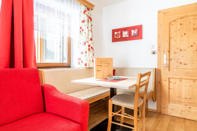 One-Bedroom Apartment image 3