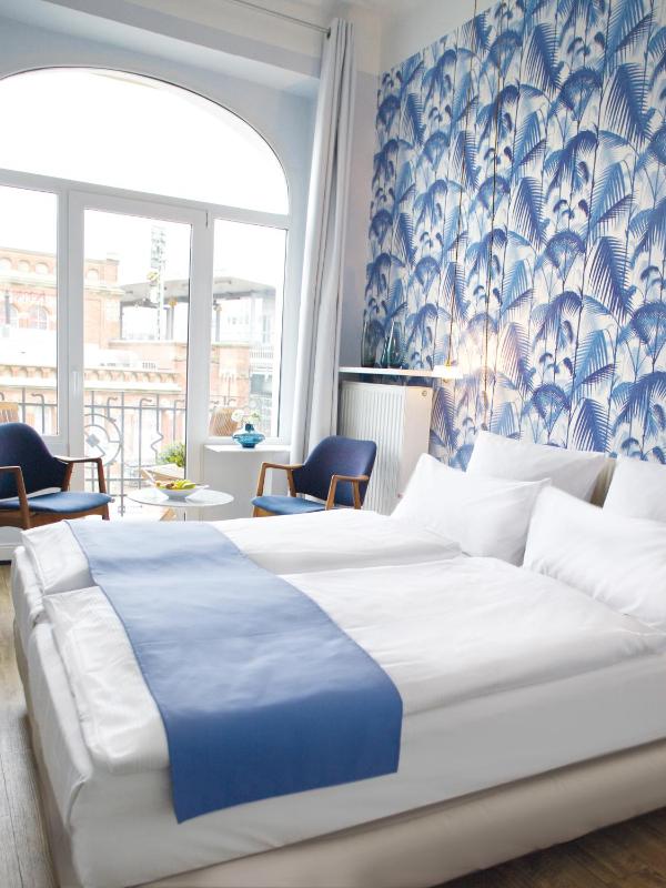 Double Room image 1