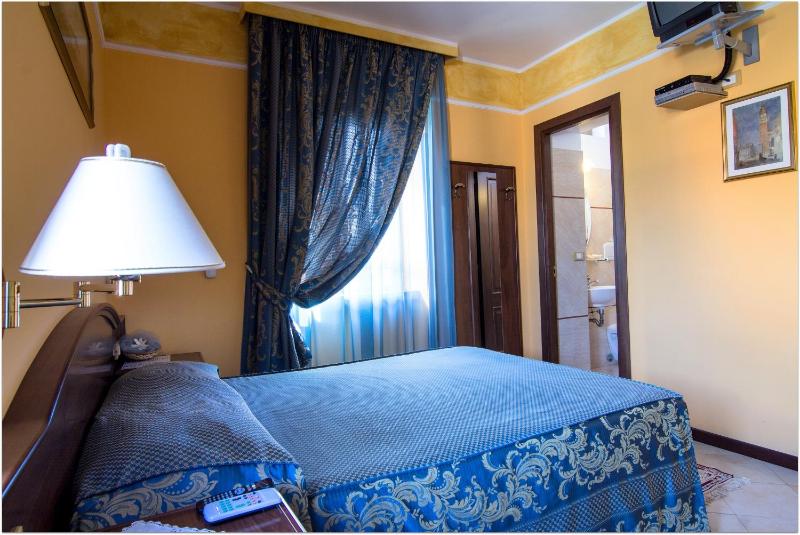 Double or Twin Room image 4