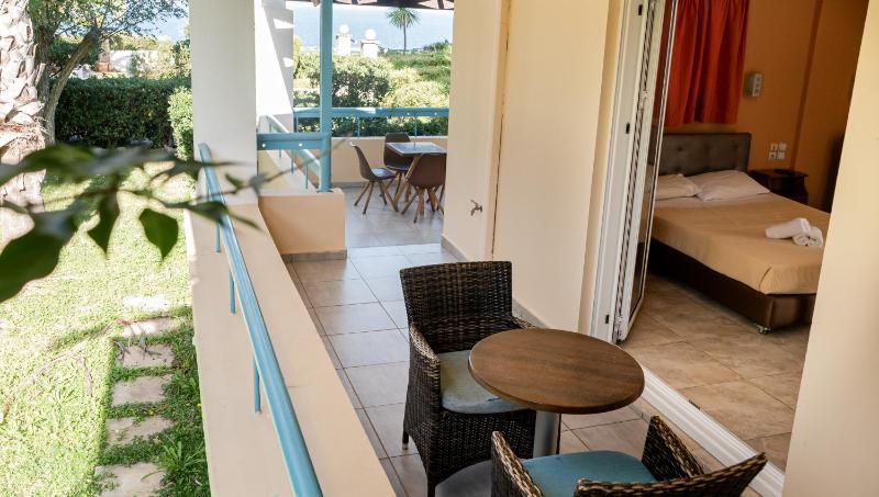 Quadruple Room with Sea View image 3