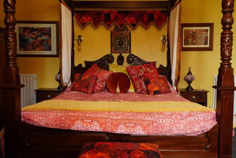 Superior King Room image 4