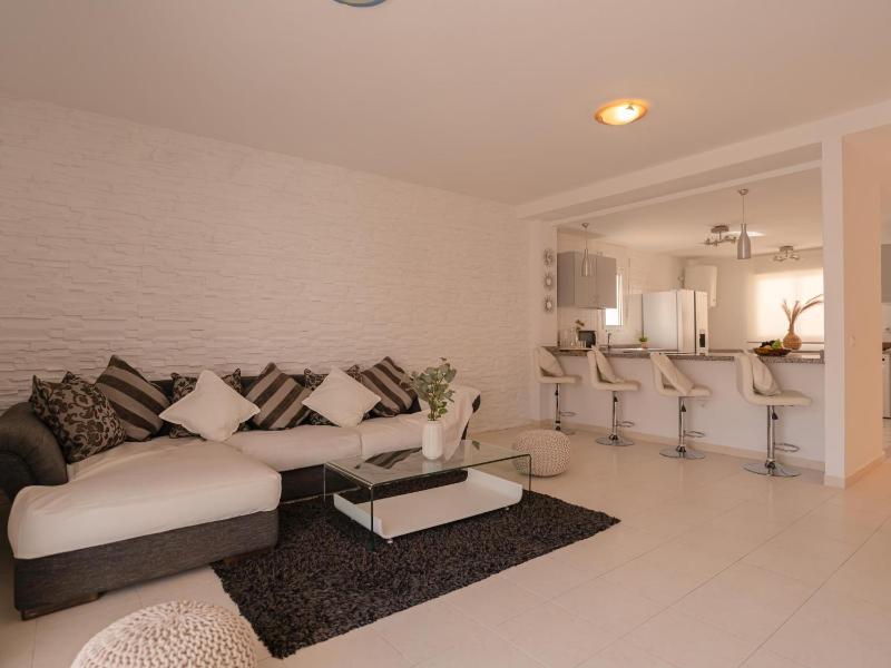 Sea Breezes - Free wifi - Communal pool - image 12