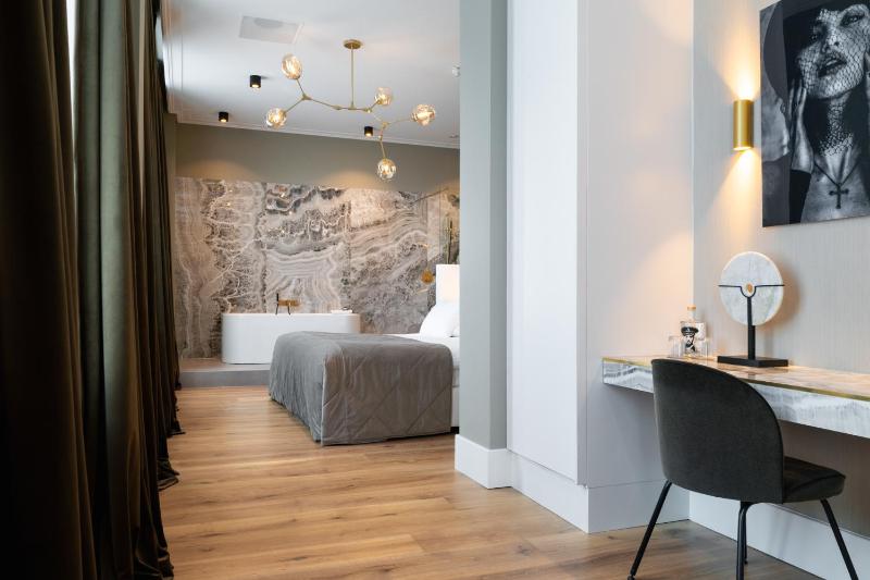 Master Suite image 1