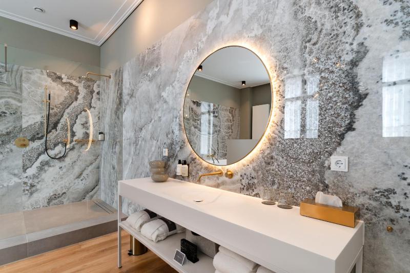 Master Suite image 2