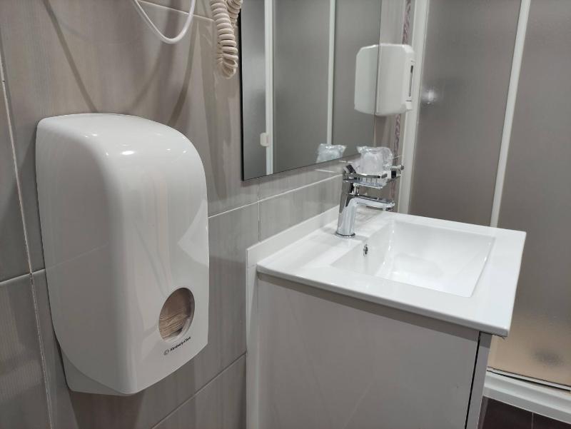 Single Room image 3