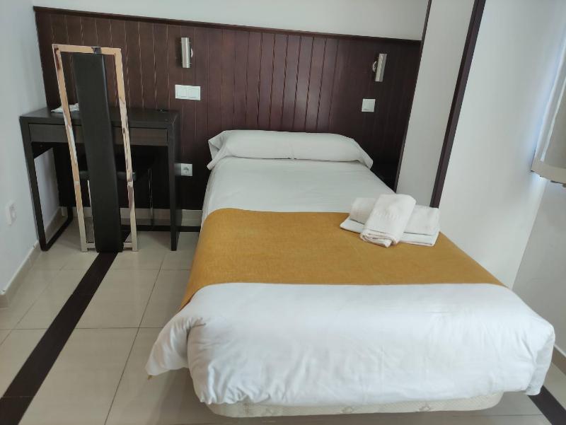 Single Room image 4