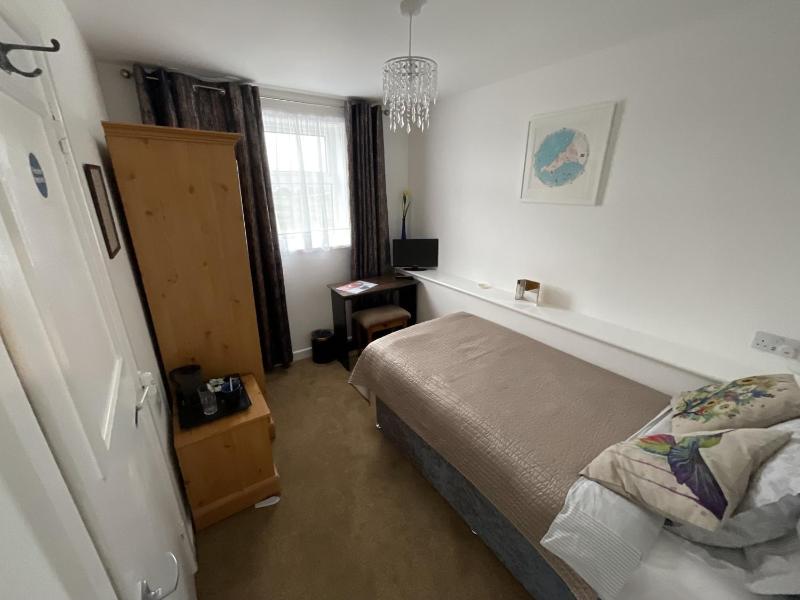 Single Room image 1