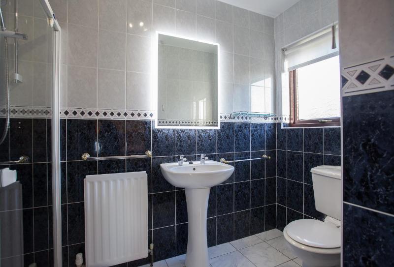 Double Room with Private Bathroom image 3