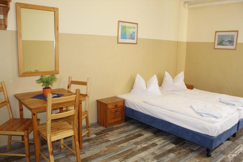 Triple Room with Shared Bathroom image 1