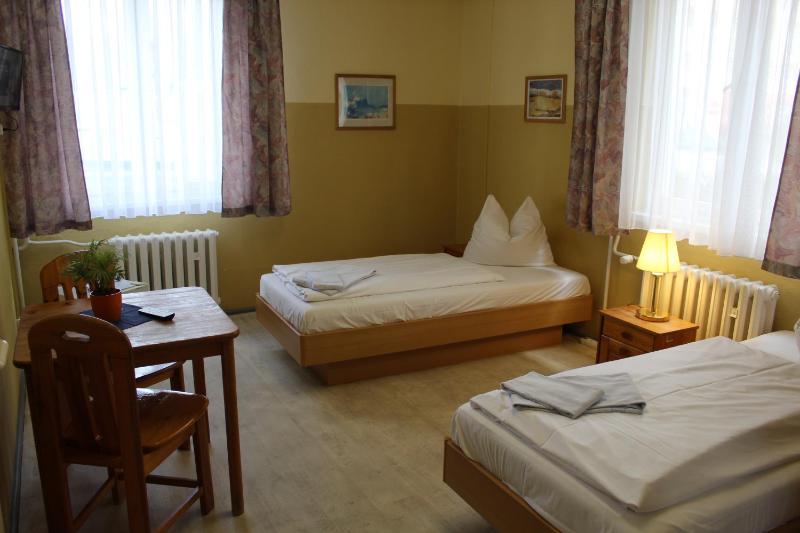 Quadruple Room with Shared Bathroom image 4