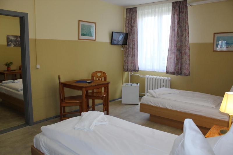 Quadruple Room with Shared Bathroom image 3
