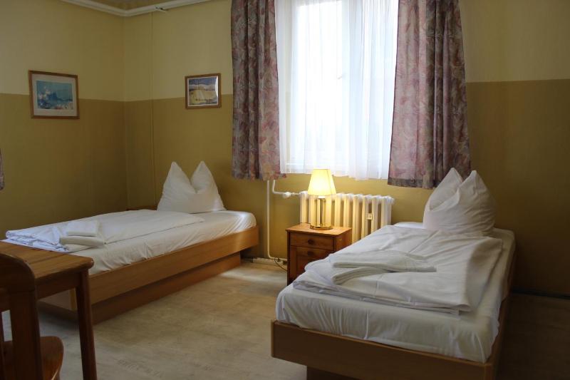 Quadruple Room with Shared Bathroom image 2