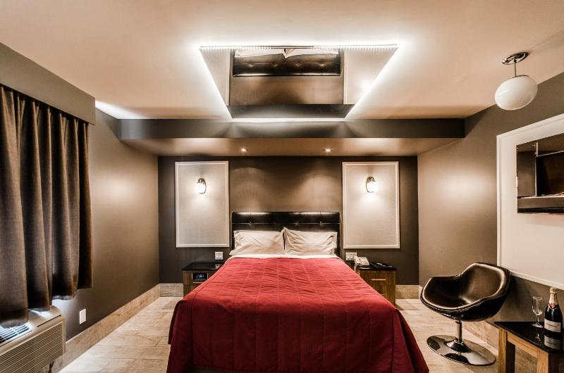 Superior Queen Room- Non-Smoking