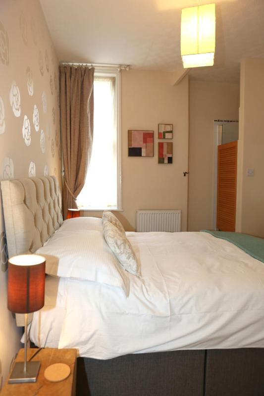 Double Room with Private Bathroom image 2