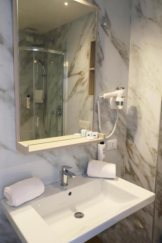 Double Room with Balcony image 3