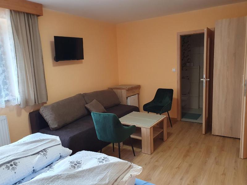 Basic Triple Room image 3