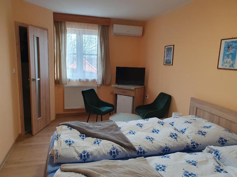 Double Room image 2