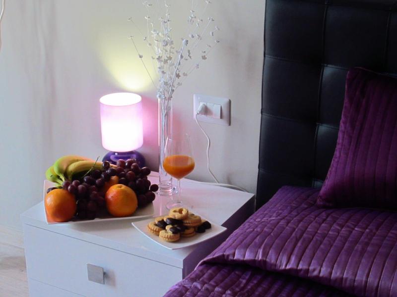 Double Room with Balcony image 2