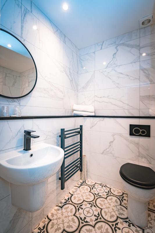 Deluxe Double Room image 3