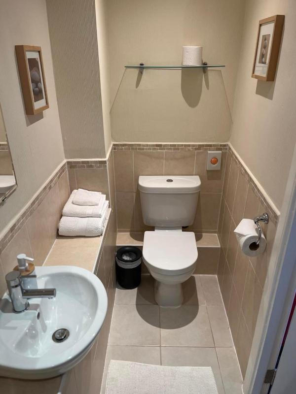 Single Room with Private External Bathroom image 3
