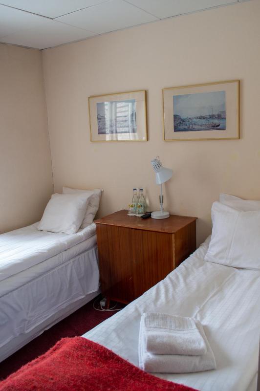 Budget Double Room image 4
