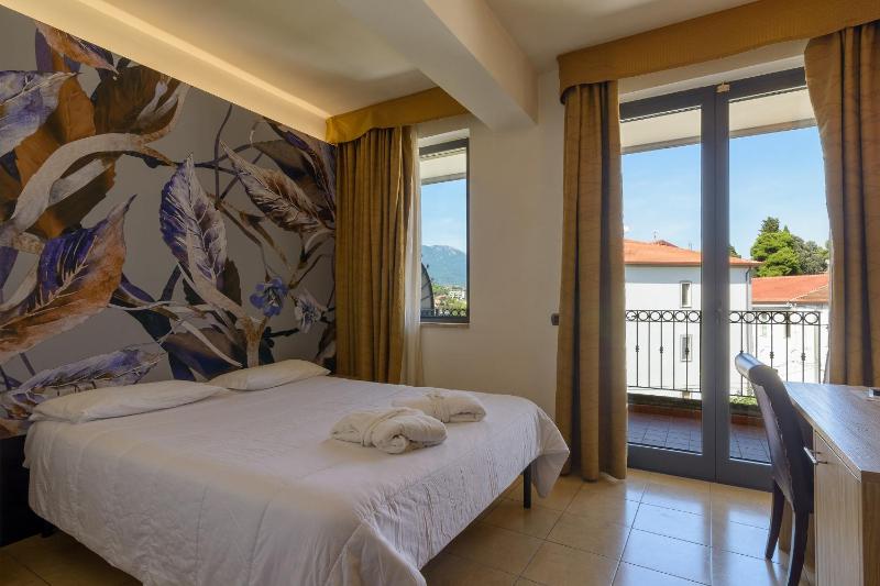 Classic Double Room image 1