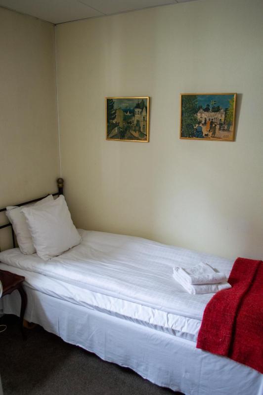 Budget Single Room image 4
