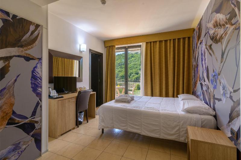 Superior Double Room with Thermal Park View image 1