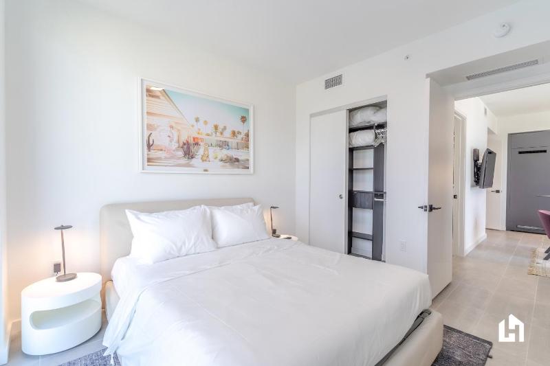 Downtown Miami Condos by Lua Host - image 8
