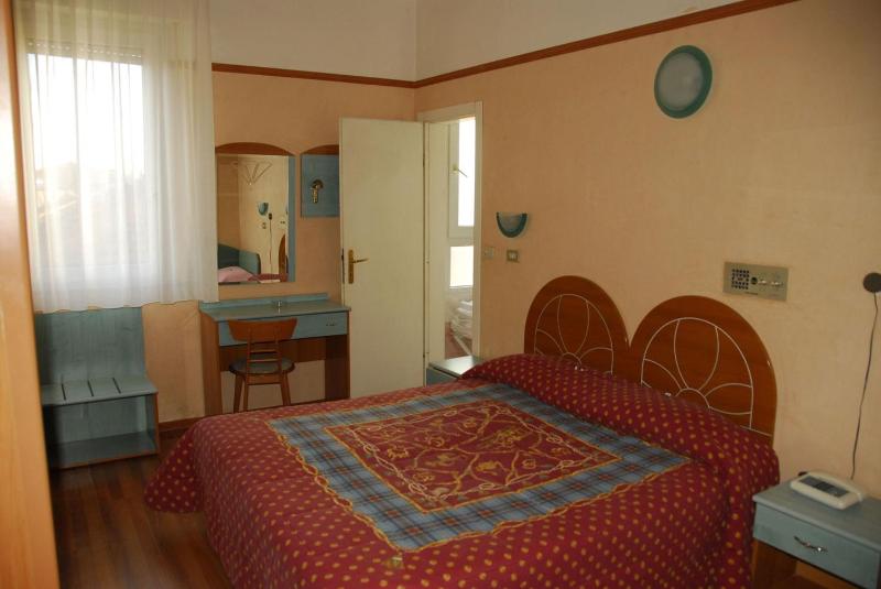 Double or Twin Room image 2