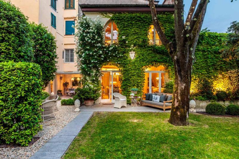 LA CASINA Luxury Apartment inside the Walls of Lucca with Garden airconditioning Wifi - image 7