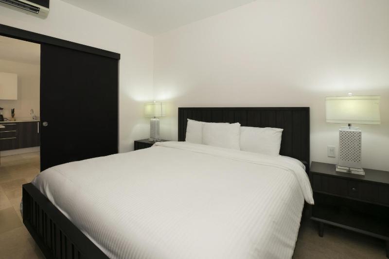 Cozy 1BR Condo with Partial Ocean View - Roble Sabana - Reserva Conchall - image 11