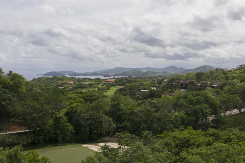 Cozy 1BR Condo with Partial Ocean View - Roble Sabana - Reserva Conchall - image 7