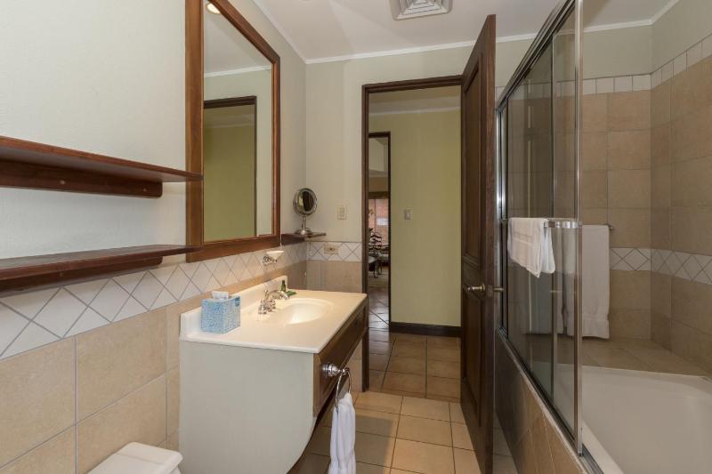 Luxury 3BR Condo with Partial Ocean View - Bougainvillea - Reserva Conchal - image 6
